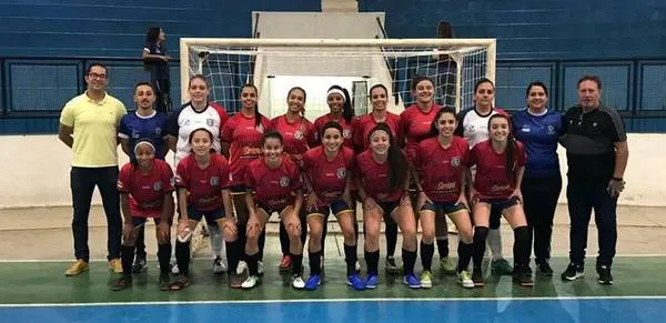 O Arapongas conquistou a primeira vitória no Campeonato Paranaense de Futsal Feminino - Foto: Divulgação