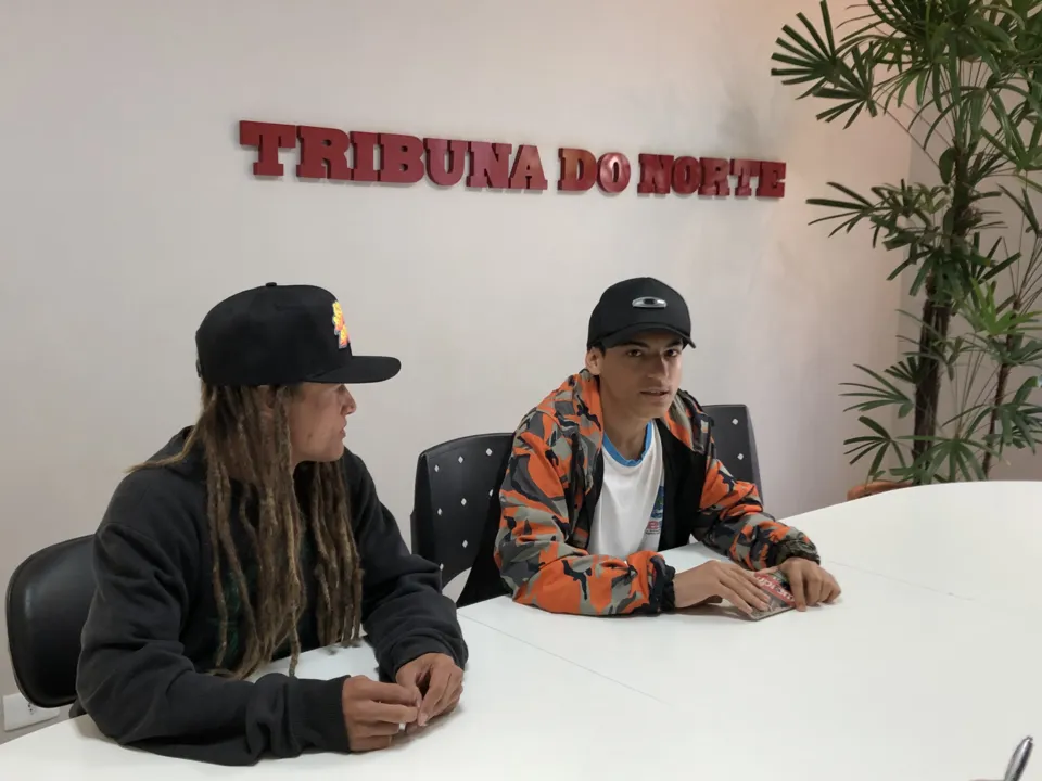 Rafa na Raça e MC Kito são os incentivadores das batalhas de rap na Praça 28 de Janeiro. Foto: TNOnline