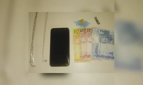 Jovem de 19 anos é preso suspeito de tráfico de drogas