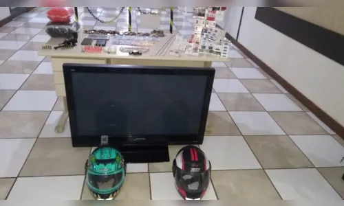 
							PM apreende arma, cocaína e objetos; um homem de 27 anos foi preso 
						
						