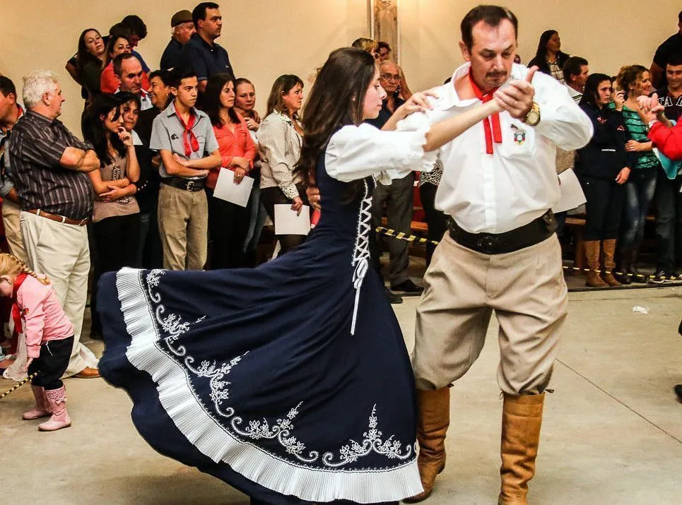 Curso de dança ensina ritmo gaúcho aos apucaranenses