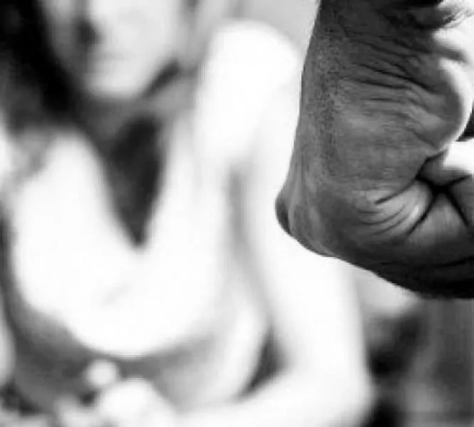 Mulher vítima de violência doméstica há mais de 10 anos denuncia marido 
