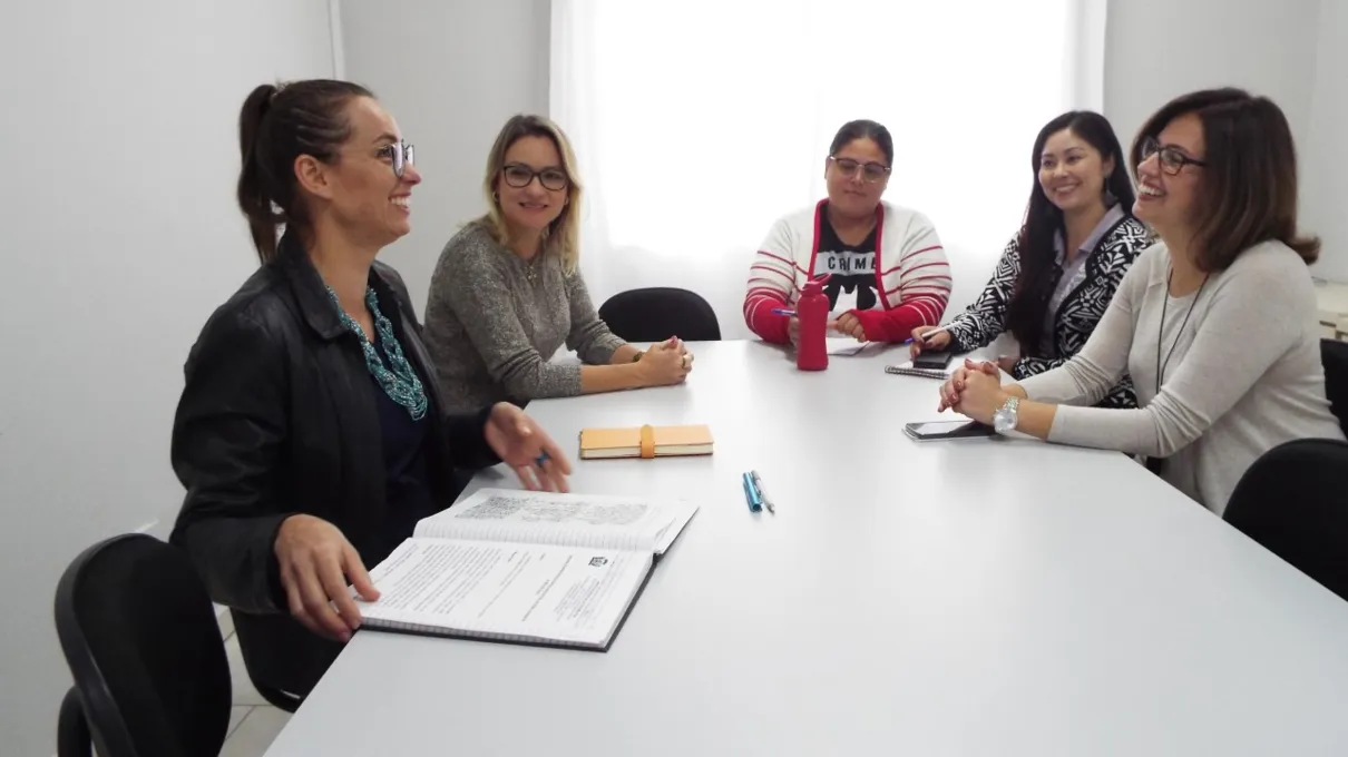 Nova delegada visita Secretaria da Mulher de Apucarana