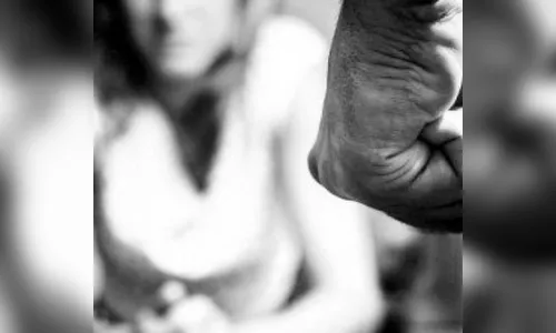 Homem é preso após agredir esposa 