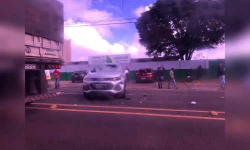 Motociclista fica ferido após acidente com carro na Avenida Minas gerais 