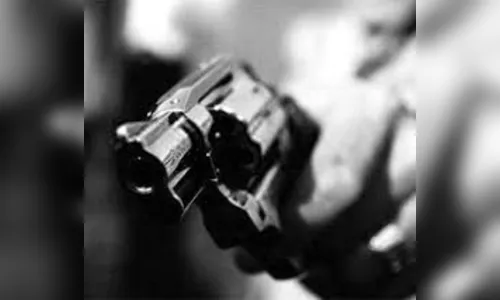 Motorista é feito refém e tem carro roubado nesta manhã 