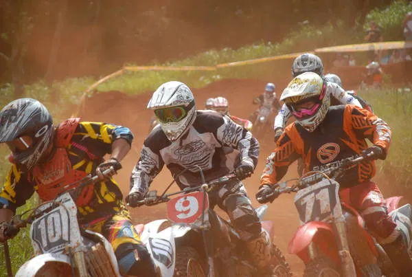 As principais "feras" do motocross estadual competem neste domingo em Mandaguari - Foto: Arquivo/TN