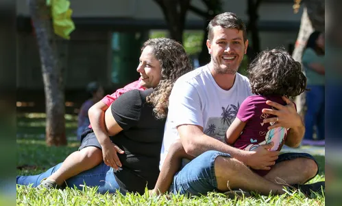Casal adota irmãos e conta como rotina de vida mudou 