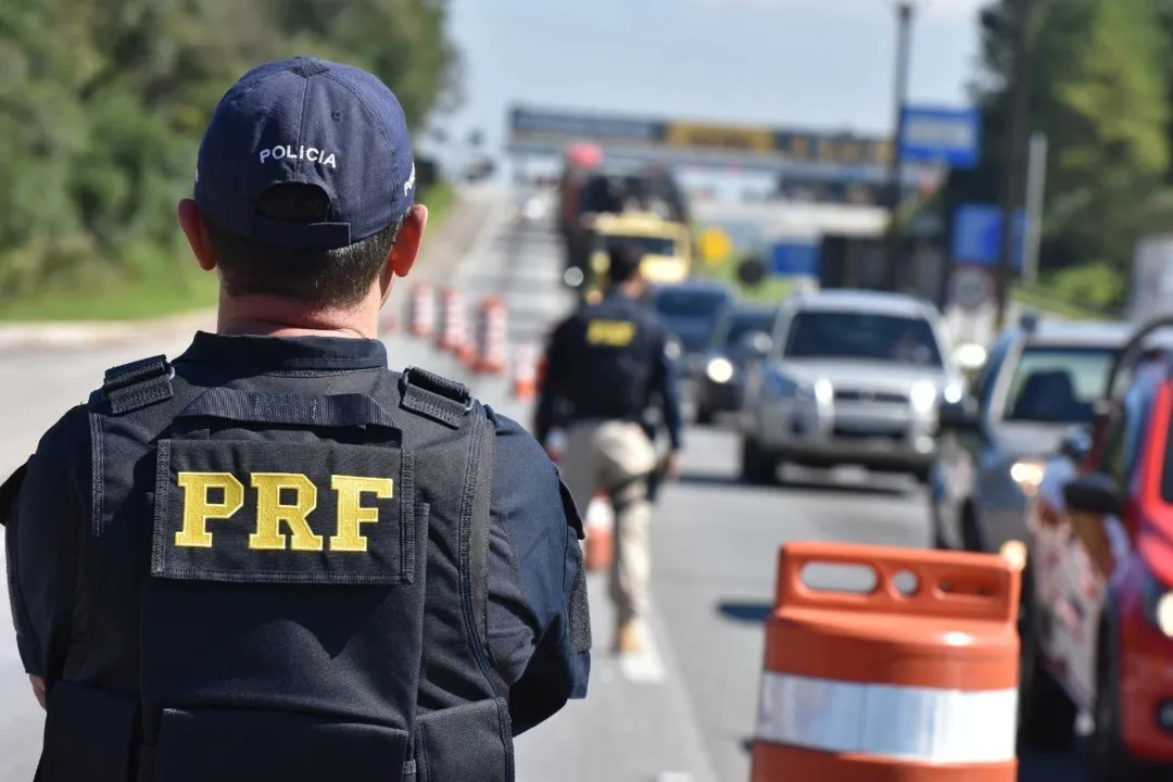 PRF flagra quase 400 ultrapassagens proibidas durante o feriado no Paraná