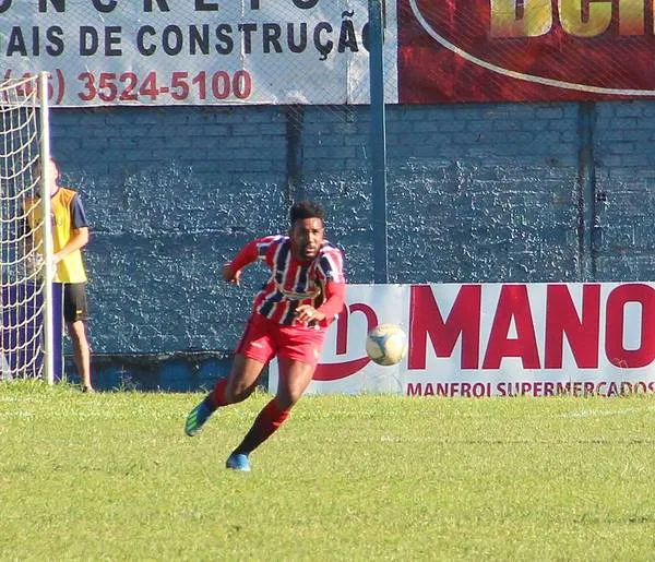 O zagueiro Vidal vai desfalcar o Apucarana Sports neste domingo em Guarapuava - Foto: Apucarana Sports/Divulgação