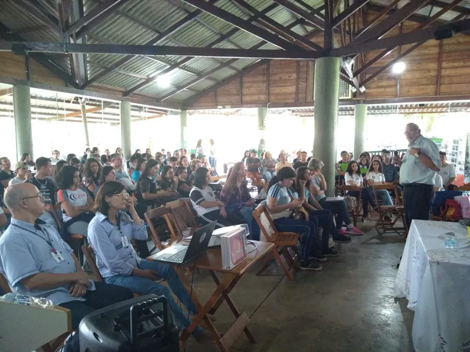 NRE de Apucarana discute cidadania e meio ambiente em evento