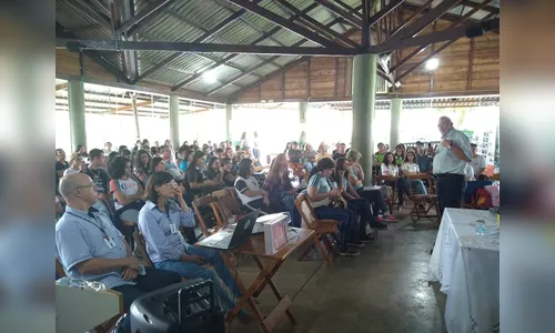 NRE de Apucarana discute cidadania e meio ambiente em evento