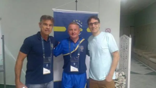 O técnico Claudemir Pontin com os ex-jogadores Edinho e Oscar |  Foto: Divulgação