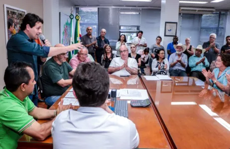 Prefeito libera asfaltamento de ruas em mais três bairros