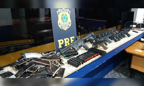 PRF apreende fuzil e pistolas na BR-369