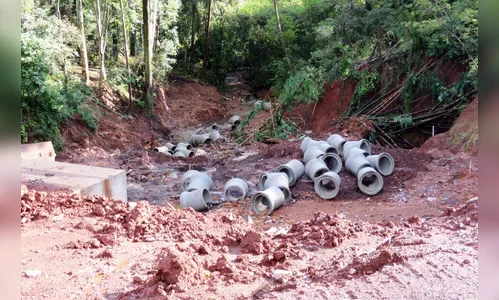 Chuva danifica tubulação de água recém-instalada em Arapongas