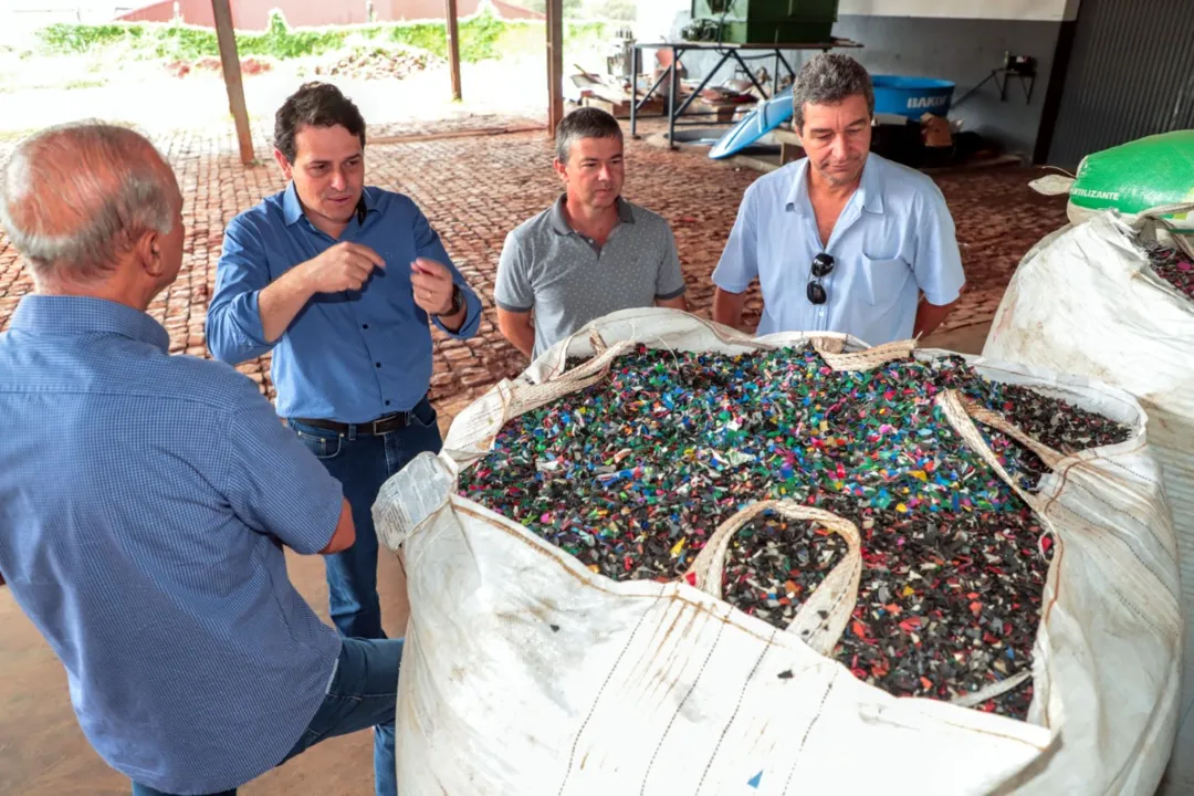 Fábrica de abas vai reciclar 50 toneladas de lixo por mês em Apucarana 