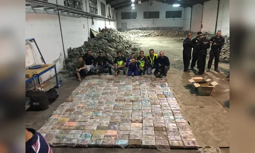 Polícia apreende cerca de 1 tonelada de cocaína escondida em pedras 
