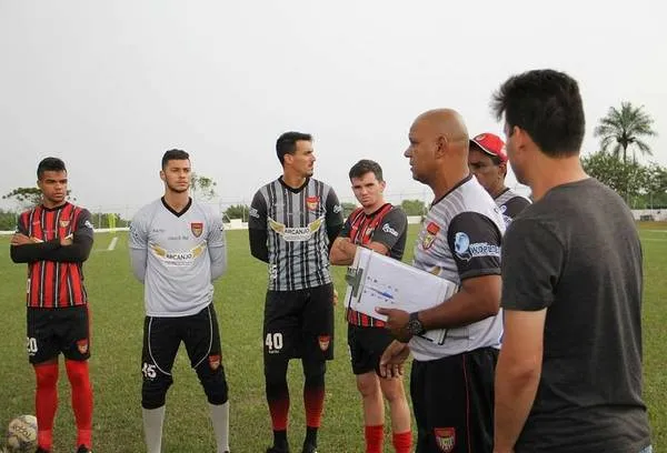 O técnico Norberto Lemos, do Apucarana Sports, vai em busca da sua quinta vitória na Segundona - Foto: Apucarana Sports/Divulgação