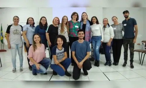 
							Professores participam de curso de formação continuada promovido pelo NRE e Unespar
						
						
