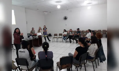 Professores participam de curso de formação continuada promovido pelo NRE e Unespar