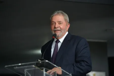 Ex-presidente Lula pode ir para regime semiaberto, aponta Ministério Público Federal