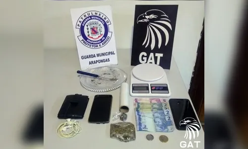 Jovem que estava cuidando da irmã de 10 anos é preso suspeito de tráfico de drogas