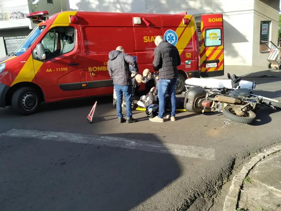 Acidente envolvendo carro e moto deixa uma pessoa ferida 