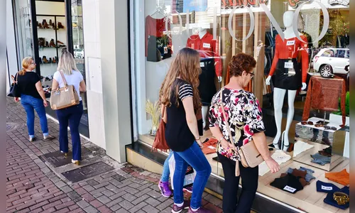 Comércio de Apucarana abre em horário especial para Dia dos Namorados