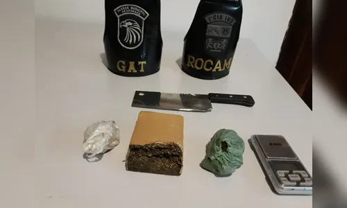 Mulher é presa por tráfico de drogas após denúncia do próprio companheiro em Arapongas