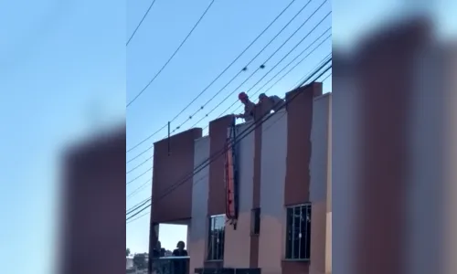 
							Pintor leva choque elétrico em Ivaiporã 
						
						