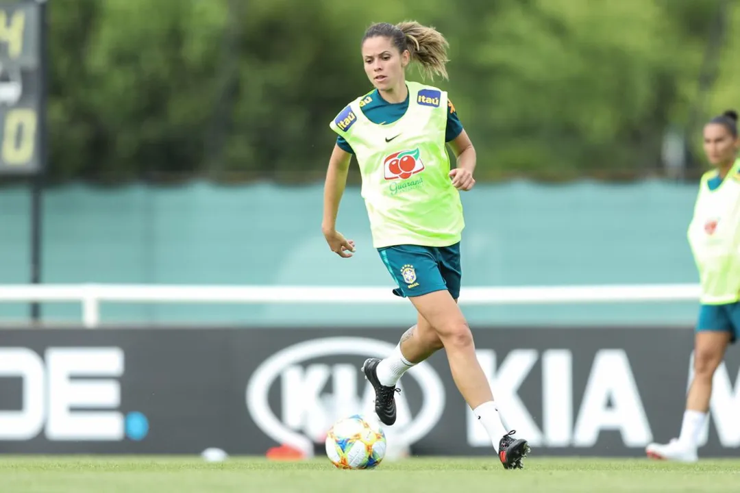 Lesionada, Érika é desconvocada da seleção feminina que disputa Copa