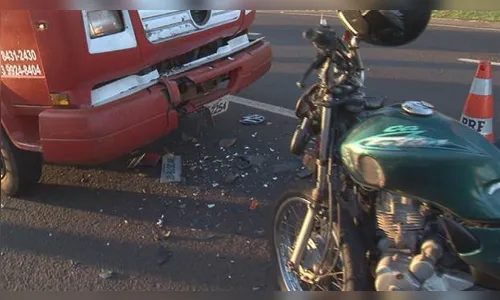 Mulher que pilotava uma moto morre após bater em caminhão na BR-369