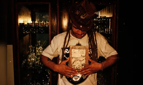 Artista apucaranense rifa skate para conseguir lançar seu 1º disco