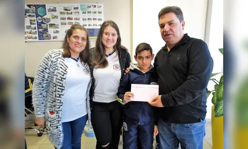 Alunos entregam ao prefeito sugestões para melhorar o trânsito em Arapongas