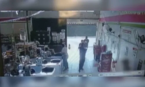 Homens invadem mercado e roubam arma de vigia em Londrina 