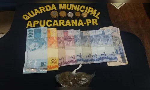 GM prende jovem que estava com maconha em praça de Apucarana 