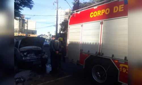 
							Incêndio em veículo mobiliza Bombeiros no centro de Apucarana 
						
						