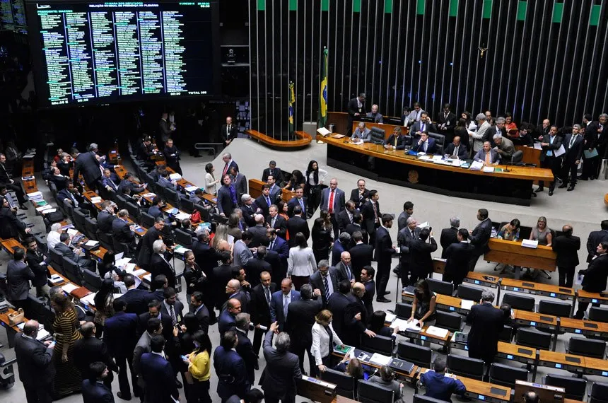 Reunião para leitura de relatório da Previdência é iniciada na Câmara