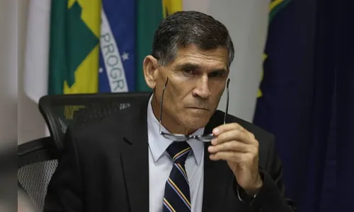 Bolsonaro demite ministro Santos Cruz e chama outro general para Secretaria de Governo