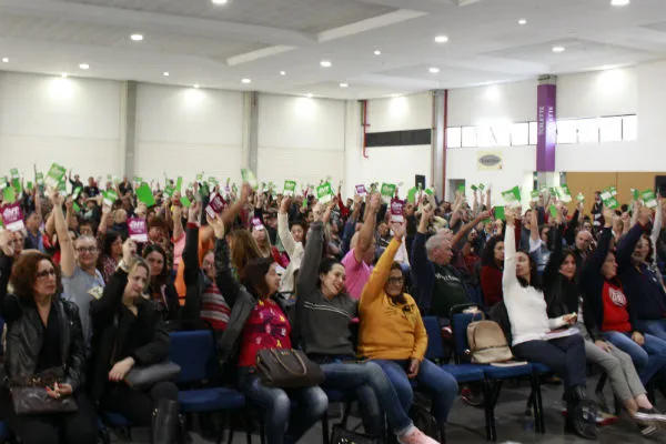 Assembleia estadual da APP-Sindicato aprova greve a partir do dia 25 de junho