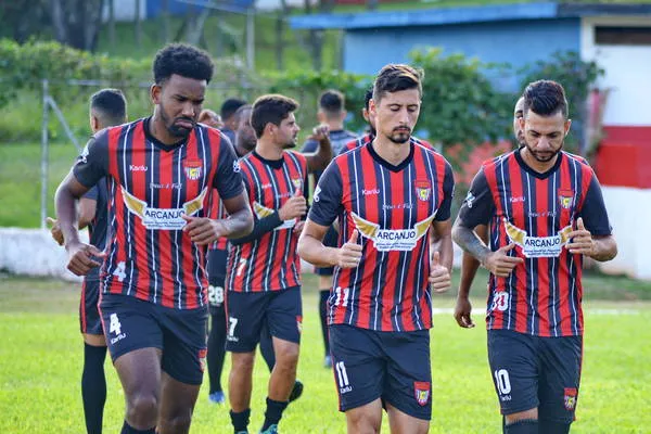 Os jogadores Vidal, Carlos Marim e Diego Paulista estão confirmados no Apucarana |  Foto: Sérgio Rodrigo