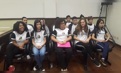 Diplomados os novos vereadores do Parlamento Jovem de Apucarana