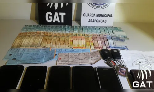 
						
							Mais de 100 pássaros foram encontrados em um quarto usado como cativeiro em Arapongas
						
						