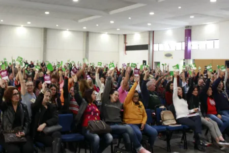 Assembleia estadual da APP-Sindicato aprova greve a partir do dia 25 de junho