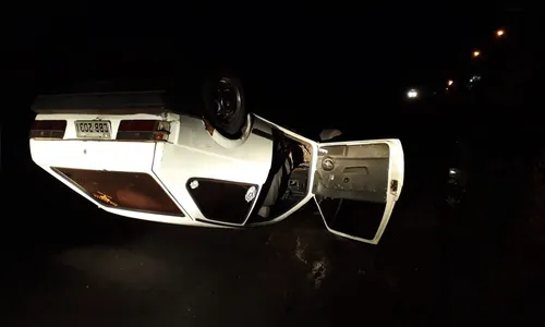 Jovem fica ferido em capotamento na PR 444