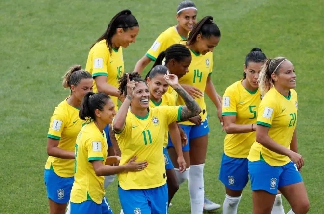 Brasil encara a Itália e busca classificação para as oitavas na Copa