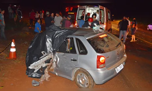 Carro de funerária que transportava corpo se envolve em acidente; uma mulher morreu 
