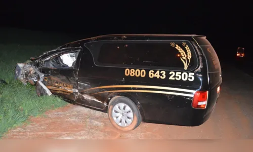 
							Carro de funerária que transportava corpo se envolve em acidente; uma mulher morreu 
						
						