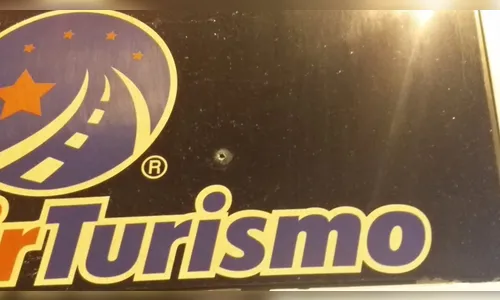 Criminosos atiram em ônibus durante tentativa de assalto na PR-317